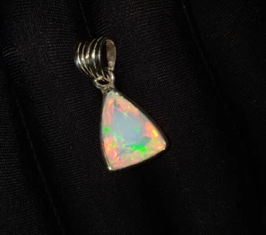 925 Sterling Silver Natural Oval Ethiopian Fire Opal Gemstone Jewelry Pendent - Picture 1 of 8