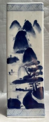 Antiguo jarrón japonés de porcelana azul y blanco paisaje rectangular sombrero de pie 15"T Foto 1 de 4