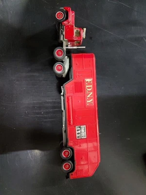 Semirremolque Solido Mack R600 vintage de 4" de largo con remolque  Foto 1 de 4