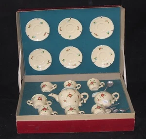 U778 DINETTE JOUET DE LONGCHAMP ETAT NEUF MOTIF FLEURI A BORD BLEU - Picture 1 of 1