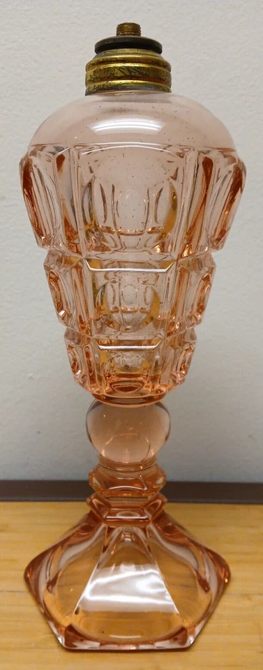 Antigua lámpara de aceite de ballena de vidrio prensado rosa C1840 Foto 1 de 4