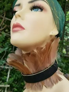 NEU HANDGEFERTIGT EINZIGARTIG RUNWAY STIL HELLBRAUN FARBE HALSBAND HALSKETTE NATÜRLICHE FEDER - Bild 1 von 12