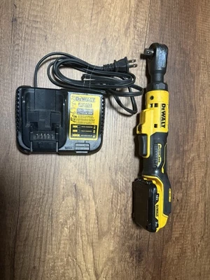 Trinquete inalámbrico DeWalt DCF503 12 V Foto 1 de 4