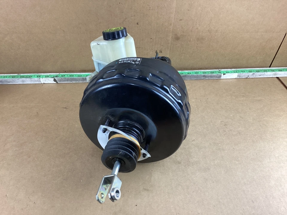 Оригинальный главный цилиндр резервуар усилителя тормозов 2008-2014 Mercedes-Benz C250 - Изображение 1 из 4