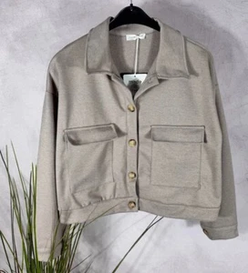 NEU kastige crop JACKE HEMD Italy Trend Taschen BEIGE 38 40 42 - Bild 1 von 4