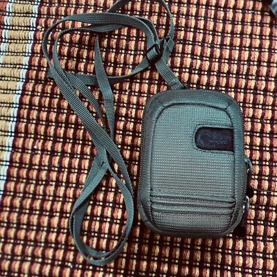 Funda acolchada compacta negra Lowepro Geneva 10 Foto 1 de 4