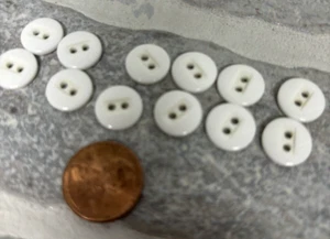 Lot of 12 White Plastic 2 Hole Buttons Stripe Groove 12mm 1/2" Vintage - Picture 1 of 5