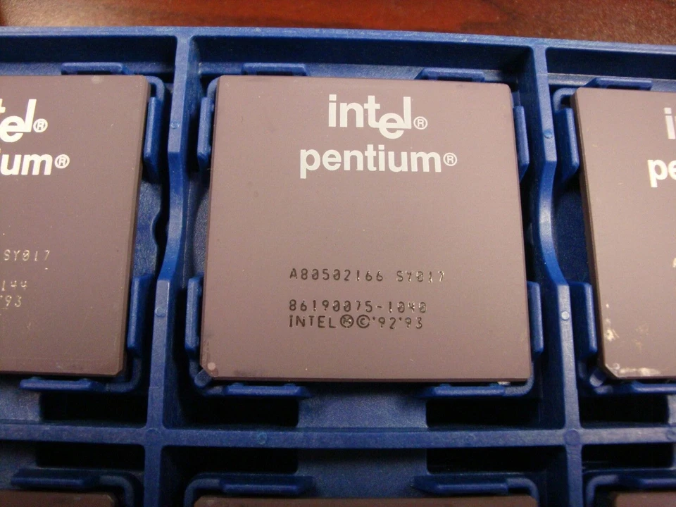 Intel Pentium A80502166 SY017 166MHZ Processor GOLD - Image 1 of 1