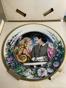HAMILTON Collection SECRET ROMANCE Series LEGENDS of CAMELOT 9" Plate #103/2500 - Picture 1 of 6