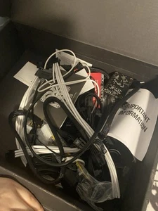 Box mit Kabeln nach dem Aufbau meines PCs (Haufen Sachen für Grafikkarte, Lüfter usw.) - Bild 1 von 6