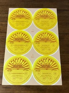 ETIQUETAS SOLARES ORIGINALES ELVIS PRESLEY ~ HOJA SIN CORTAR ~ 1977 Sun International Corp. - Imagen 1 de 4