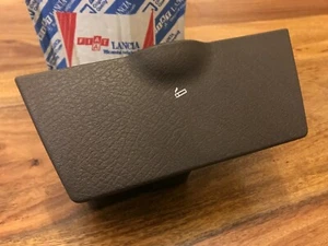 Cenicero montado en salpicadero Fiat Tipo Tempra NUEVO GENUINO - marrón 181210570 16D - Imagen 1 de 4