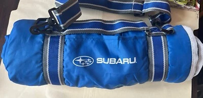 SUBARU Concierto Picnic MANTA Lona Impermeable 44”x 56” AUTO COCHE LOGO BOTÍN AZUL Foto 1 de 4