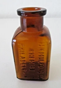 H. K. MULFORD & CO. - CHEMISTS-PHILADELPHIA -SQUARE AMBER BOTTLE 2.75" Vtg AZ54 - Picture 1 of 10