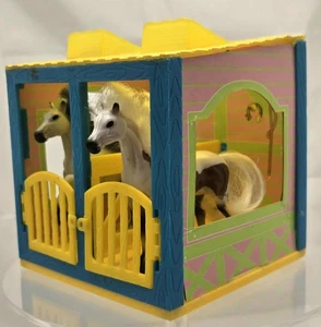 Establo de caballos con 2 caballos de juguete - Juguete de granja de caballos para niños pony regalo de Navidad - Imagen 1 de 9