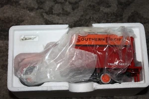 First Gear Collectible 1957 International R-190 Southern Pacific W/DryGoods 1:34 - Picture 1 of 3