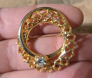 Clásico Broche Circular Corona Navidad Tono Dorado Con Estrás Vacaciones De Colección - Imagen 1 de 9