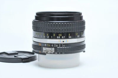 Lente de enfoque manual Nikon 50 mm f/1,4 NIKKOR Ai-S SN 51711556 Foto 1 de 3