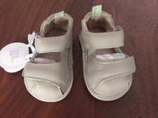 TIP TOEY JOEY PEPPY IN BEIGE SIZE 2.5 UK OR 18 EURO. NEW IN BOX.