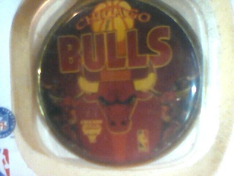 1996 Chicago Bulls NBA American Logo Products Sport Key Ring (New on Card) Cover