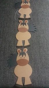 Fensterbild - Kette Tonkarton basteln Deko Tier Pferd braun Kinderzimmer NEU - Bild 1 von 1