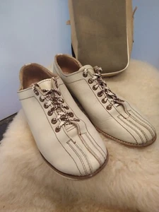 BOWLING SHOES WOMENS VINTAGE LEATHER OXFORD SIZE 8.5- 9 BEIGE W/ CARRY CASE - Picture 1 of 12