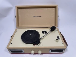 Crosley CR40 3-Gang Koffer Turntable Plattenspieler mit Lautsprecher & Cinch Out - Bild 1 von 13