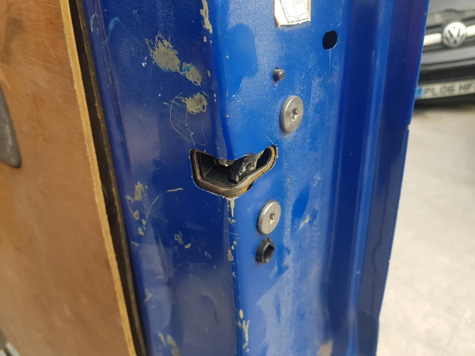 Fiat Scudo Mk2 07-12 OS Drivers Right Rear Door Lock Catch Latch A73898 - Image 1 of 2