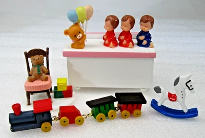 LOTE DE JUGUETES de colección miniatura casa de muñecas decoración habitación infantil 1" 1:12 1:24 tren oso Foto 1 de 4