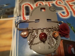 Brosche Nadel  Modeschmuck mit hübschen Anhängern * Neu/OP! - Bild 1 von 1