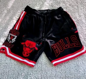 Pro Standard Herren Chicago Bulls Jordan sechsmal NBA Finale Champions Shorts mittel - Bild 1 von 10