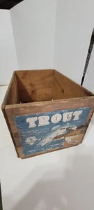 Vintage Wenoka Trout Apples Washington State Chelan Wood Fruit Crate - Picture 1 of 6