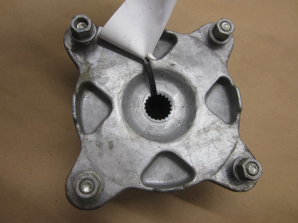 Polaris Sportsman 400 2008 OEM front left hub - Image 1 of 1