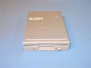TEAC FD-235HF-D291 Floppy Laufwerk 1,44MB 3,5" intern Floppy Drive - Bild 1 von 3