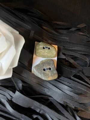 2 Stück ausgefallene Knöpfe aus Stein  grau  ca. 2 cm  neu - Bild 1 von 4