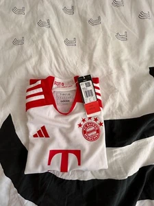 kleidung - Bild 1 von 3
