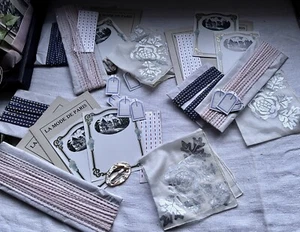Vintage Handwerk Konvolut, Spitzenzöpfe Borte, Karten Etiketten, Hochzeit & Puppen/12 Stck. - Bild 1 von 8