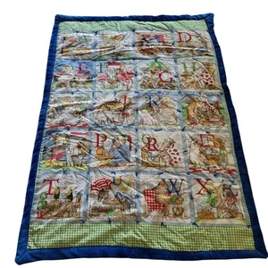 Vintage Handarbeit Hungrige Tier Alphabet Krippe Decke Quilt Blau Samt Rücken - Bild 1 von 8