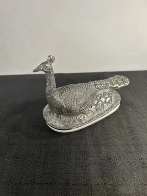 "Plato de mantequilla de pavo real de metal vintage con inserto de porcelana hecho en la India 8,5""" Foto 1 de 4