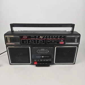 General Electric Modelo Nº 3-5452 Radio AM/FM Cassette Boombox-Reproductor de cintas no con - Imagen 1 de 6