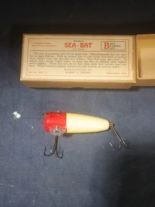Harry Drake's Sea Bat Lure rosso e bianco WI c 1931 / con scatola - Foto 1 di 15