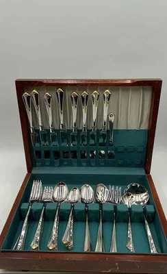 WM. Наборы столовых приборов ложки и вилки Rogers & Son Silverware в деревянной коробке - Изображение 1 из 4