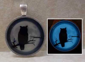GLOW IN THE DARK FULL MOON & Animal Silhouette Pendant Necklace Wolf Owl Bat - Picture 1 of 2