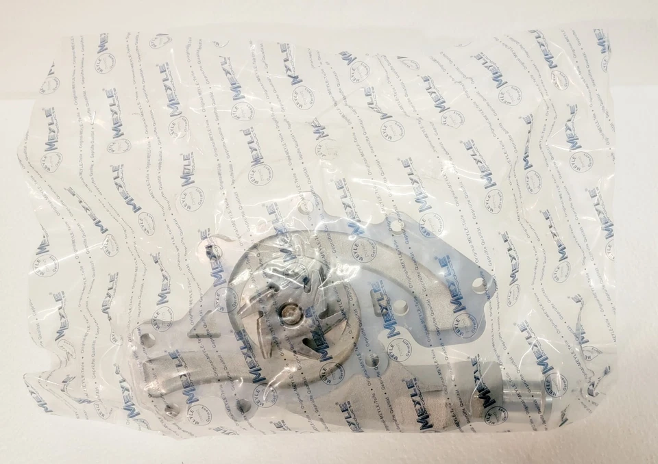 Bomba de agua refrigerante de refrigeración del motor Meyle 53-13 043 0001 Range Rover. Foto 1 de 4