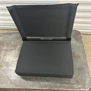 Faltbarer Stadionstuhl mit dicker ultra-gepolsterter Sitzfläche in schwarz und Bleichhaken - Bild 1 von 5