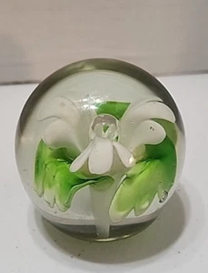 Art Glass Paperweight White Flower Controlled Bubble Stigma Green Leaves 2.25"In - Picture 1 of 7