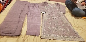 Traje de organza pesado bordado a mano púrpura claro para mujer paquistaní/indio  - Imagen 1 de 6