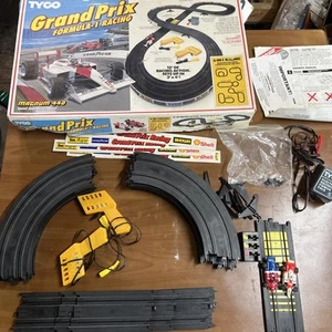 Vintage 1989 Tyco Grand Prix Racing Magnum 440 Slot Cars Set - Bild 1 von 22