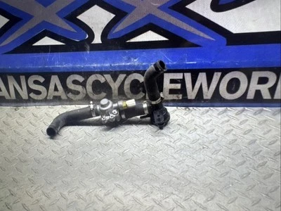 PUERTO DE LLENADO DE REFRIGERANTE MOTOR 437 13 KAWASAKI NINJA 300 MOTOCICLETA ENVÍO GRATUITO Foto 1 de 4