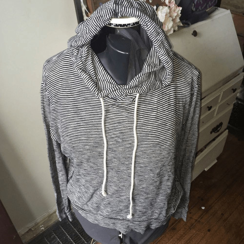 VETEMENTS Felpa con cappuccio pullover leggera a righe di fabbrica J Crew